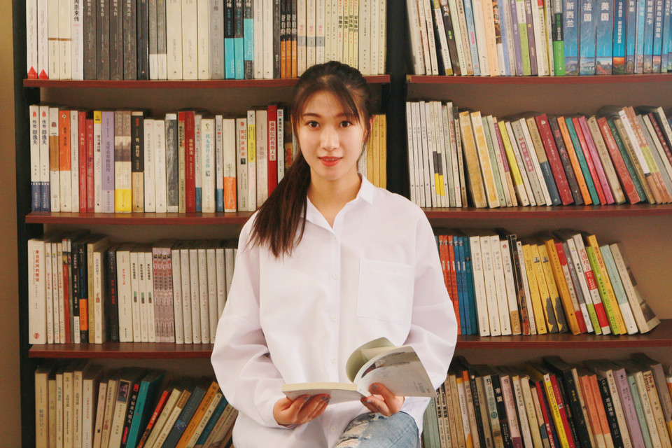 清纯mm 白色衬衫唯美写真图片
