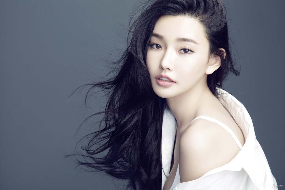 高清山东潍坊美女童菲最新写真图片,小露香肩性感迷人图片