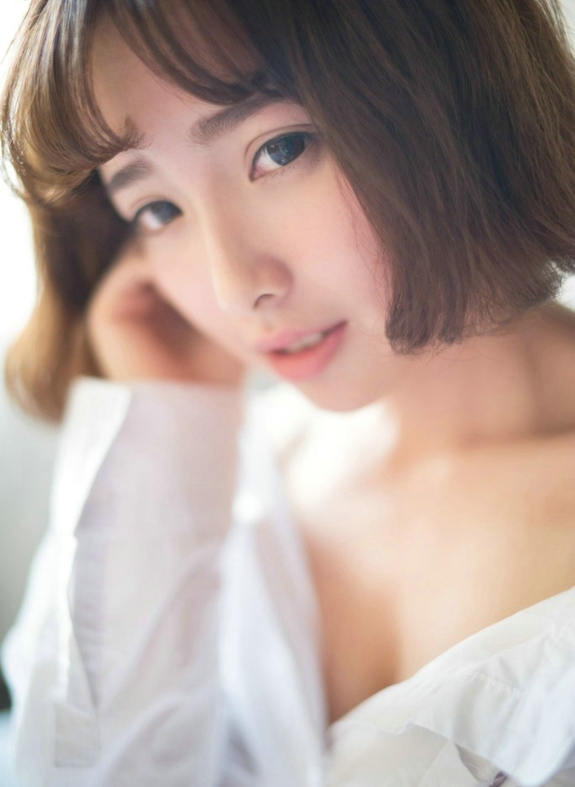 清纯短发性感女孩文艺写真图片图片