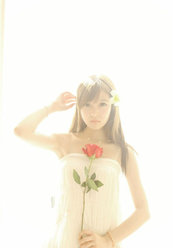 平面模特女演员网红王瑞儿大胆锥子脸美女自拍照图片