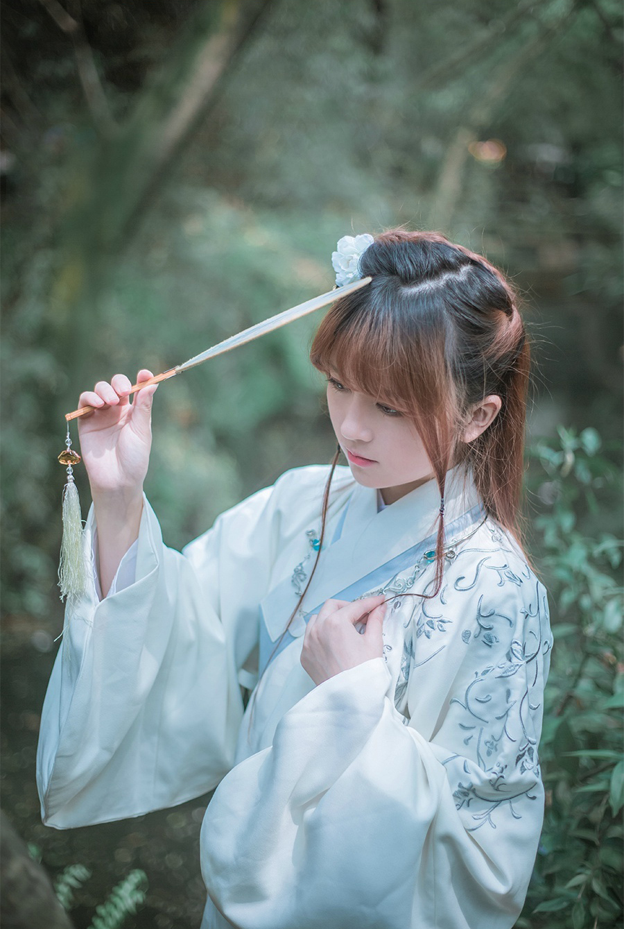 唯美清新汉服美女摄影《春词》图片