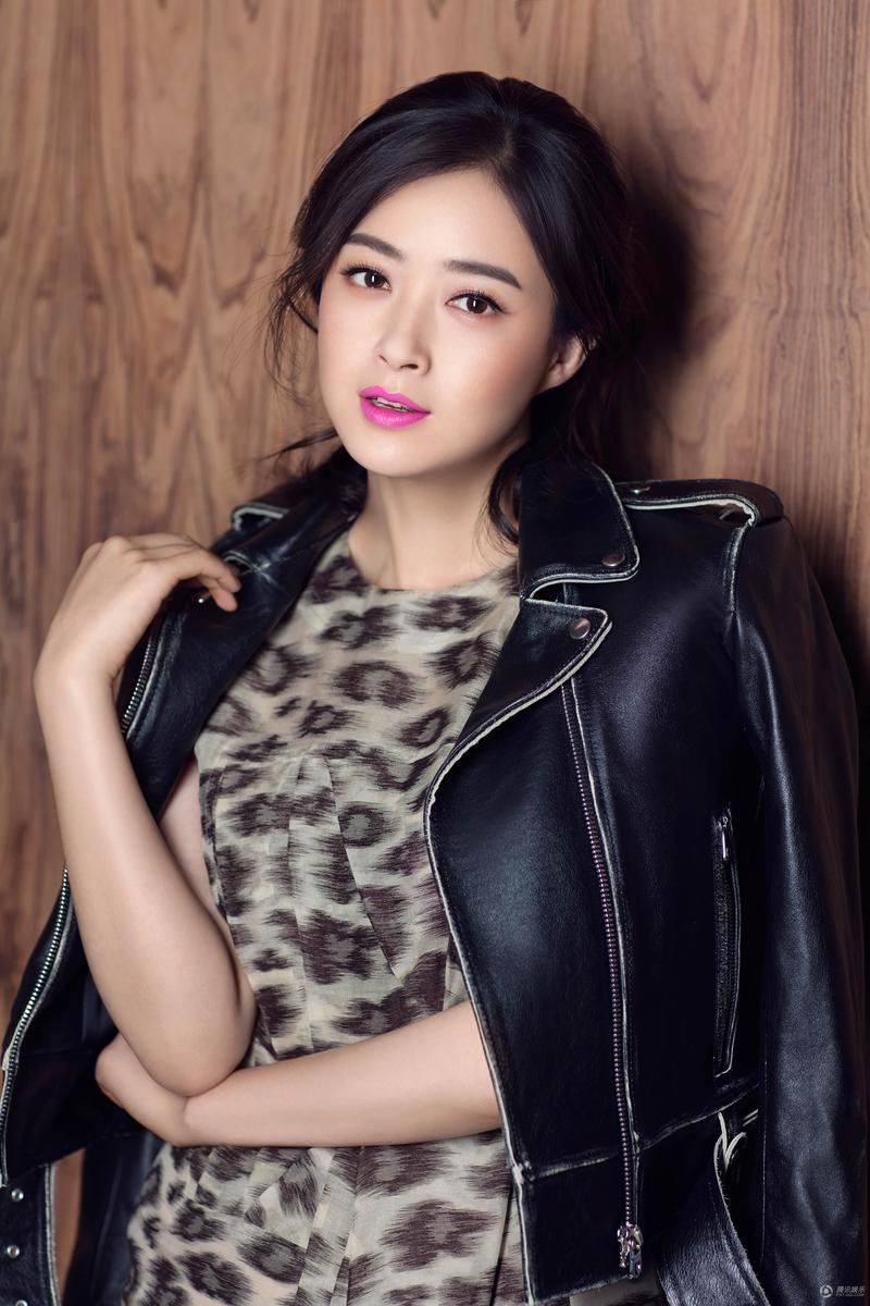 高清内地祖籍湖南益阳女演员华妃蒋欣诠释性感中的小清新时尚唯美写真图片