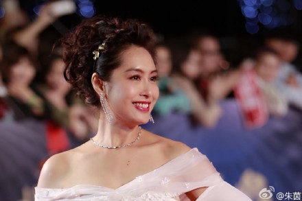 影视上海女演员45岁朱茵北京电影节红毯现场照图片
