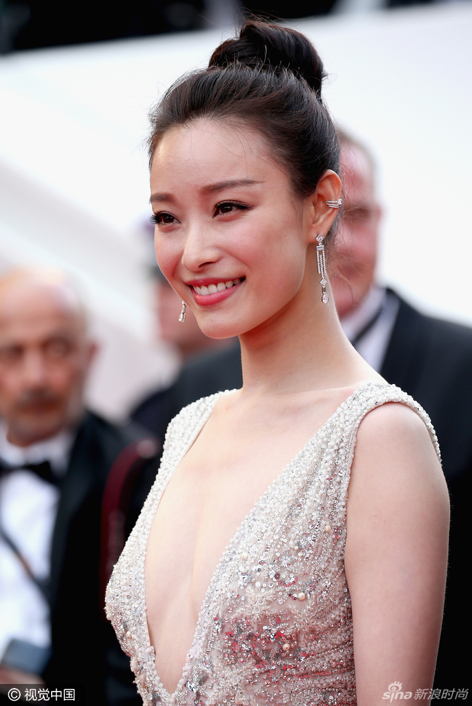 倪妮复古封面写真 慵懒优雅又迷人图片