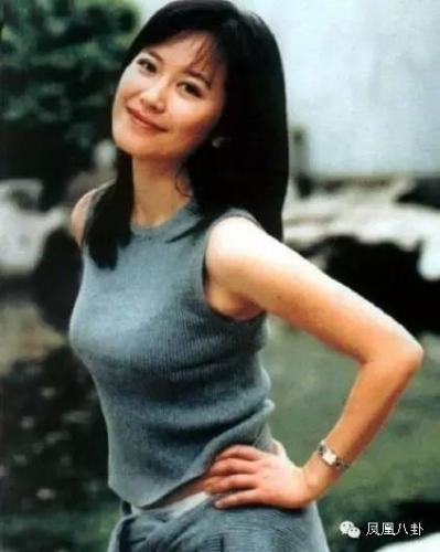 吴倩婚纱长裙唯美写真图片 武大校花吴倩图片写真集合图片