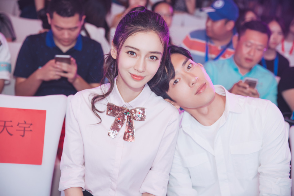 忧郁王子井柏然温暖时尚写真图片图片