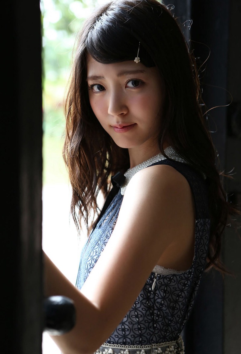 日本千叶女歌手铃木爱理桌面壁纸之居家写真图片