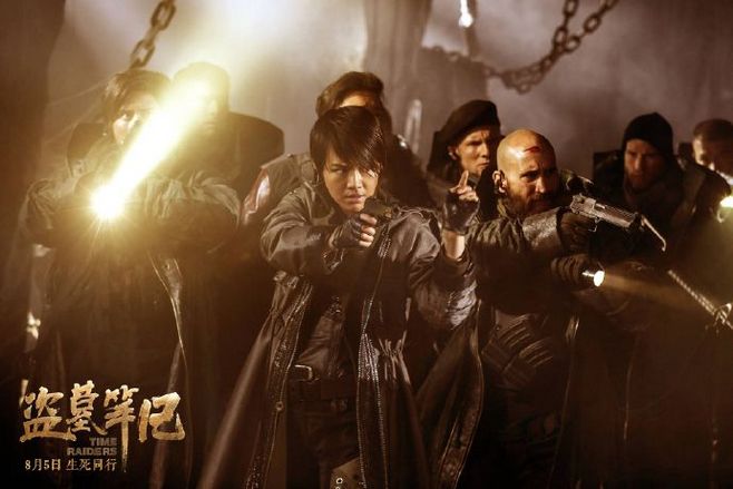 鹿晗GAON CHART 撒汗热舞 帅气西服迷倒千万粉丝图片
