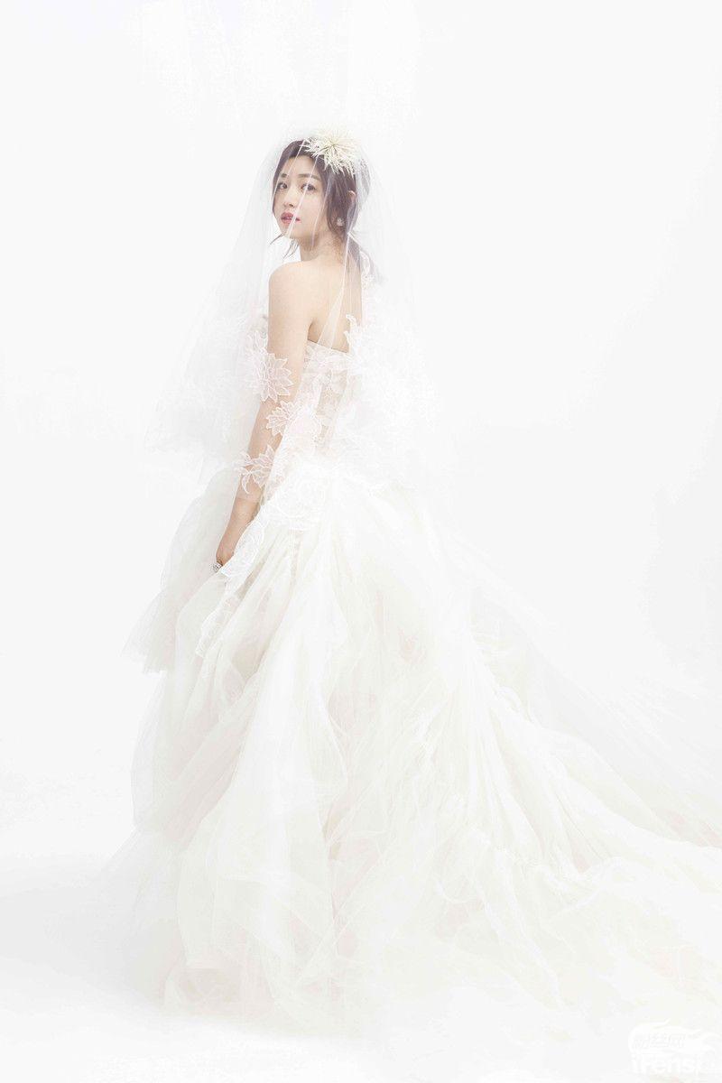 白冰唯美梦幻婚纱照曝光图片