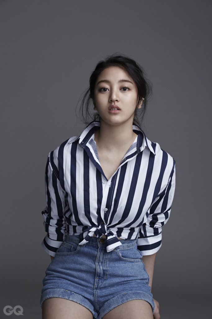 丸子头美女性感香肩诱惑写真图片图片