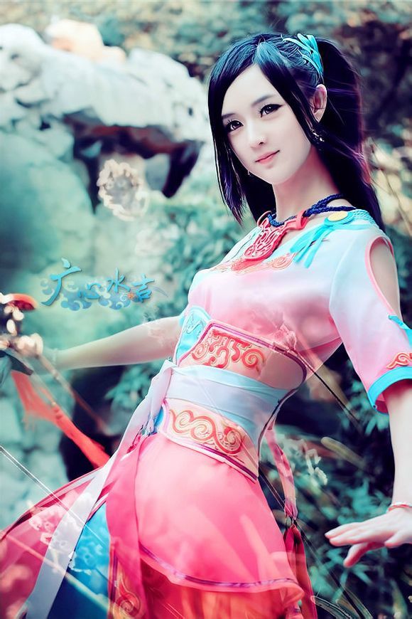 辣妈杨幂登杂志封面，演绎粉红系少女图片