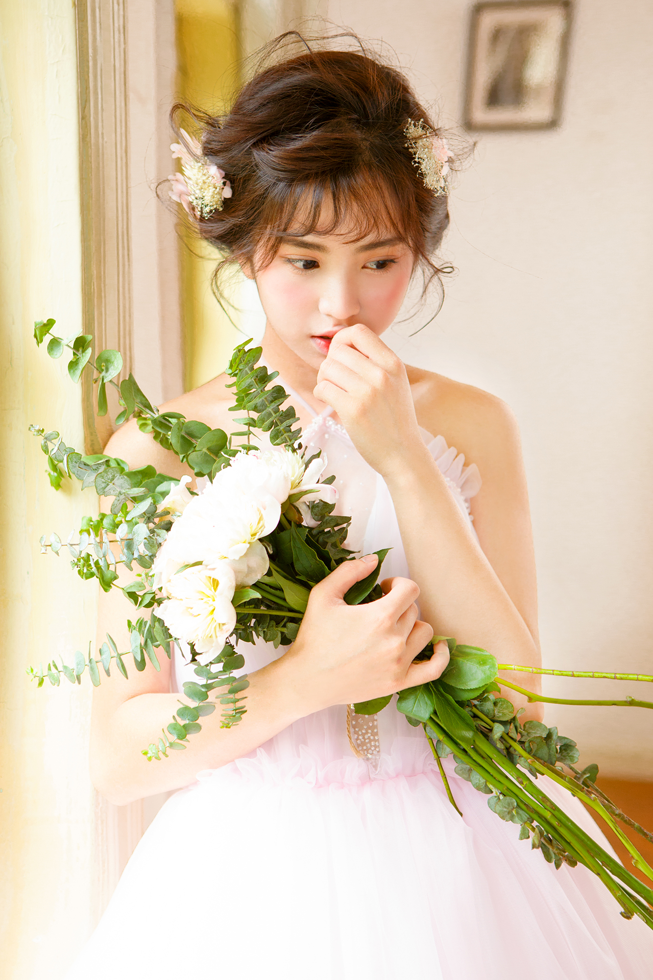 吴倩婚纱长裙唯美写真图片 武大校花吴倩图片写真集合图片