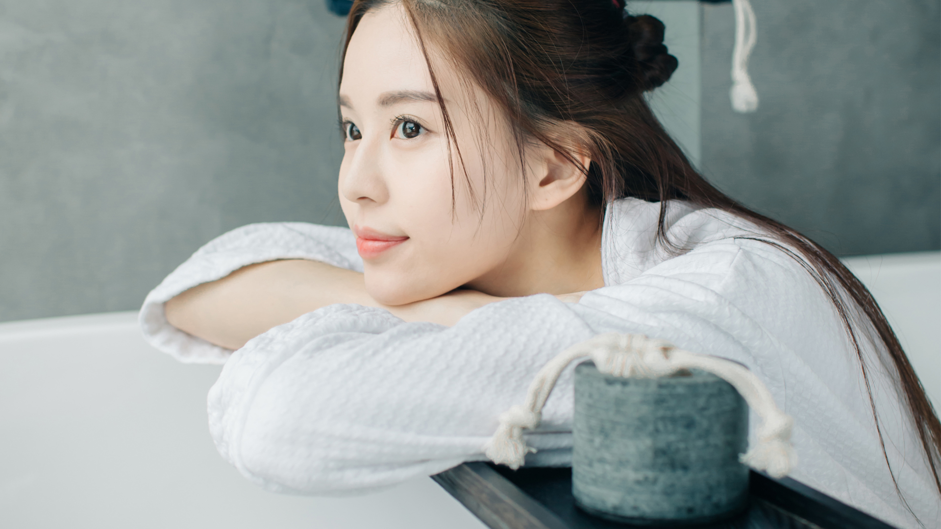 中国内地广东省深圳女演员温心swan图片（一）：深大校花温心卷发清纯写真图片图片