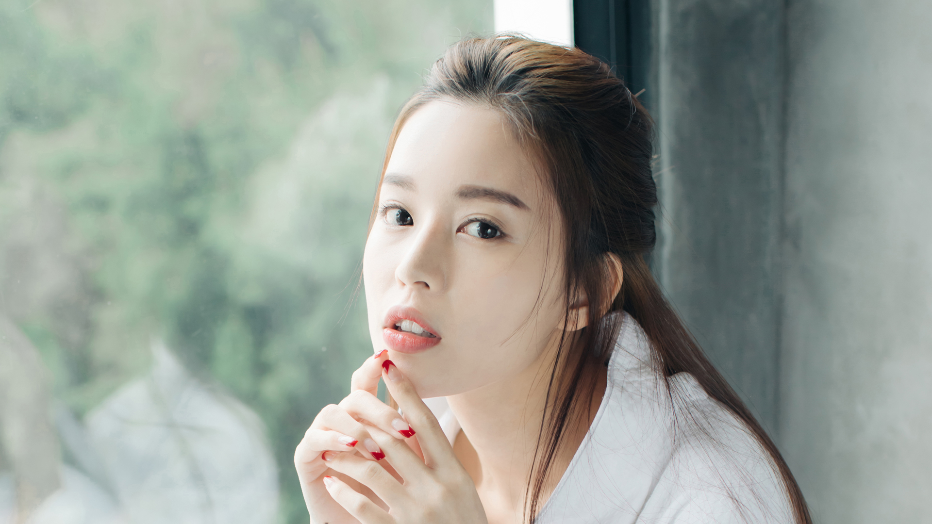 中国内地广东省深圳女演员温心swan图片（一）：深大校花温心卷发清纯写真图片图片