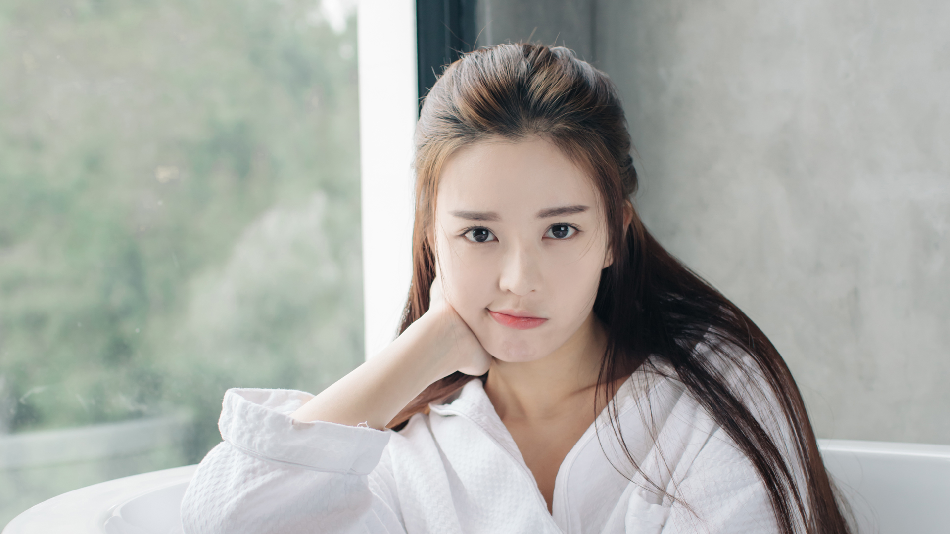中国内地广东省深圳女演员温心swan图片（一）：深大校花温心卷发清纯写真图片图片