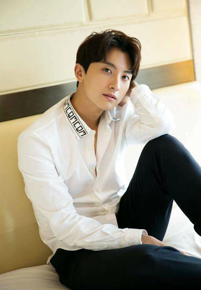 高清中国大陆北京影视演员微微一笑很倾城愚公牛骏峰写真图片图片