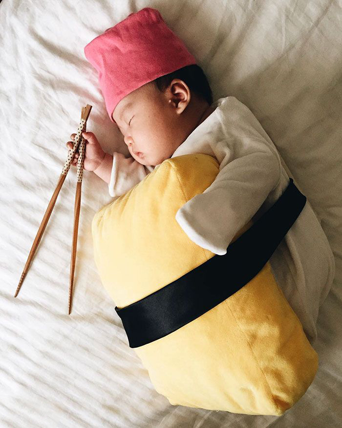 婴儿BABY创意写真图片：4个月宝宝睡着成网红趣图图片