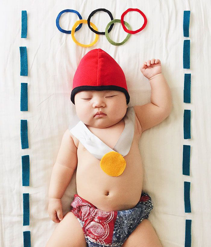 婴儿BABY创意写真图片：4个月宝宝睡着成网红趣图图片