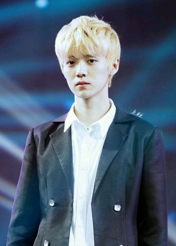 鹿晗120401北京出道showcase演唱饭拍图汇总（二）图片