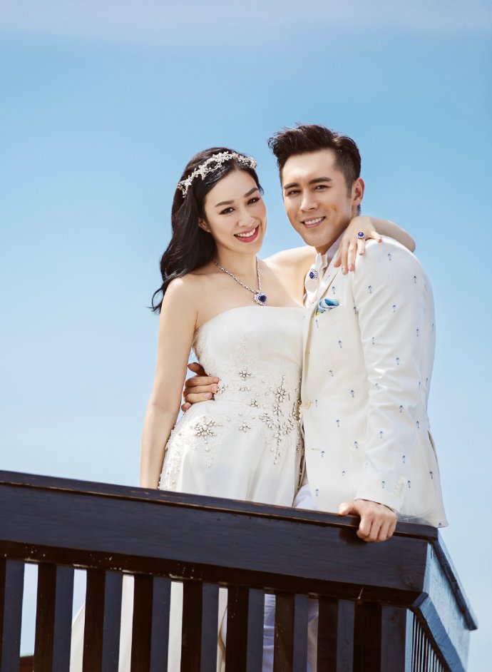 白冰唯美梦幻婚纱照曝光图片