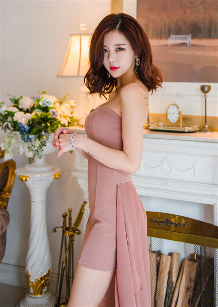 中分卷发粉红色性感诱人美女私房图片图片