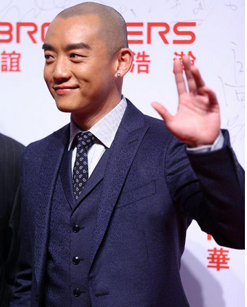 光头男图片