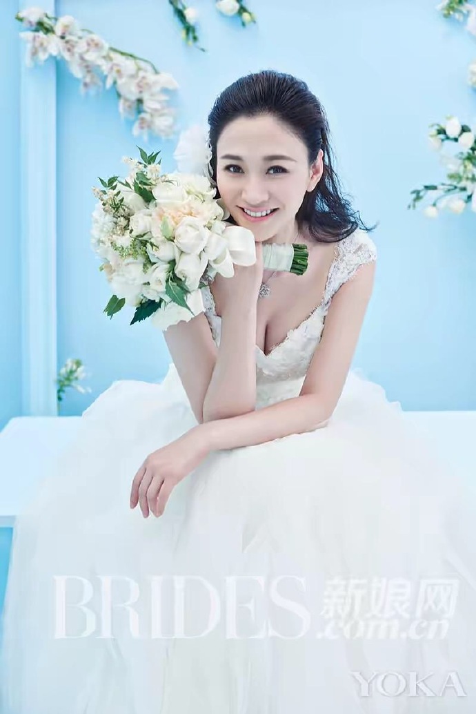 吴倩婚纱长裙唯美写真图片 武大校花吴倩图片写真集合图片
