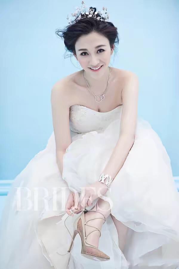 何洁赫子铭全新婚纱大片 大走性感路线图片