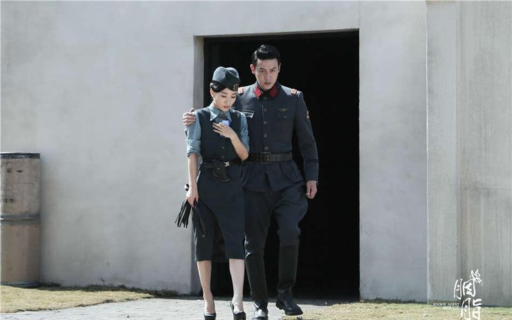 赵丽颖性感露肩写真手机壁纸图片