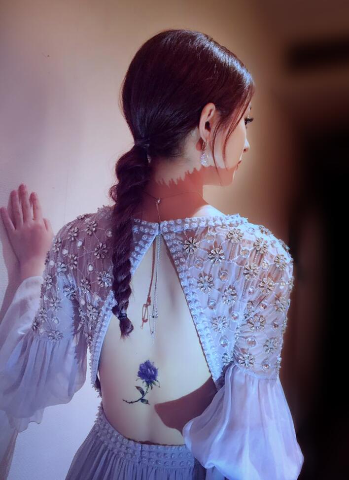 赵丽颖黑白运动装活力写真高清桌面壁纸图片