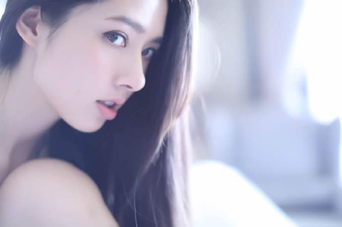 郭碧婷全新费加罗写真图片 妹花女神高贵浪漫图片
