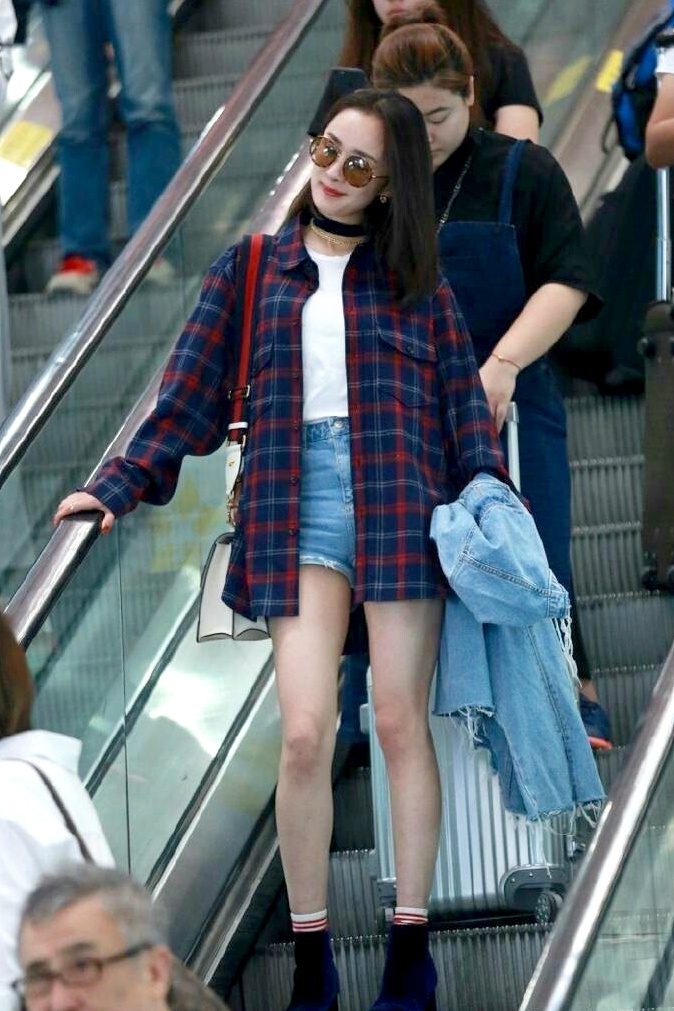 人气小花旦杨幂夏日复古风甜美写真桌面壁纸(三)图片