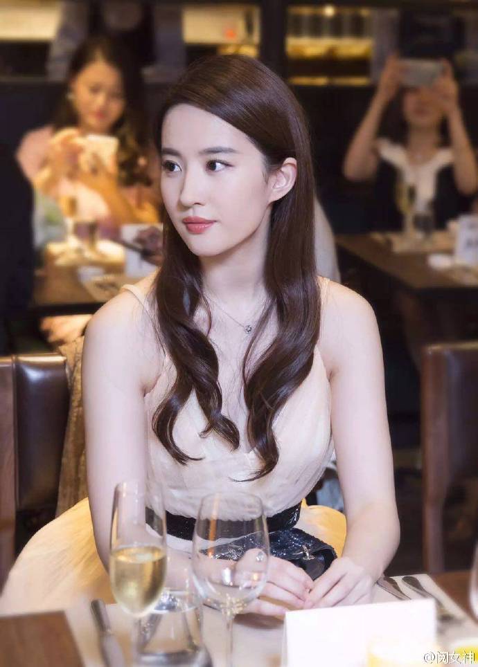 神仙姐姐刘亦菲出席活动气质摄影图片 这颜值也是没谁了图片
