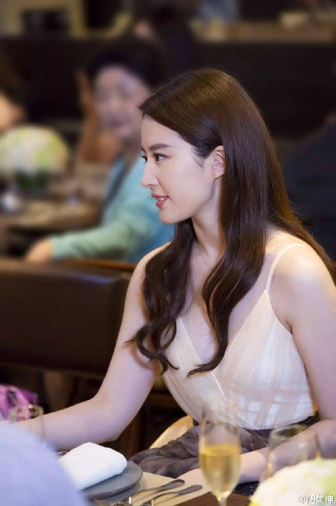 神仙姐姐刘亦菲出席活动气质摄影图片 这颜值也是没谁了图片