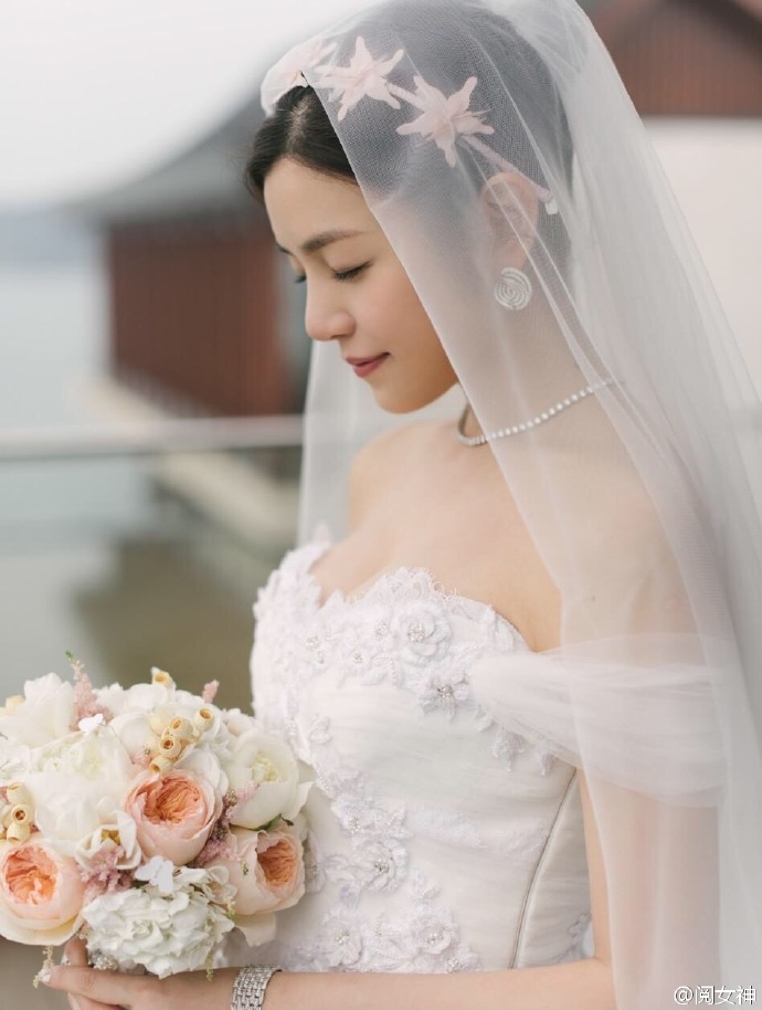 陈妍希唯美婚纱照性感摄影图片 让我们一起祝福爱情图片