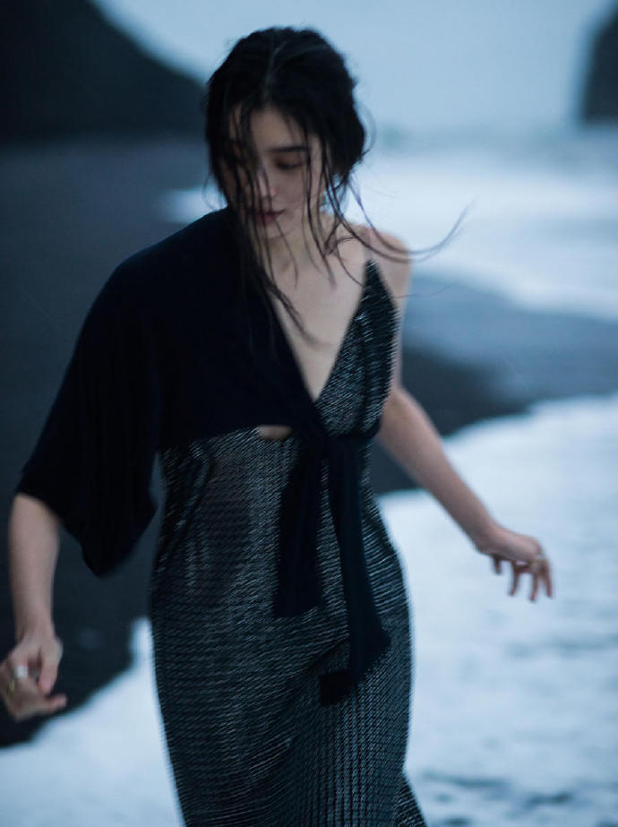 维密超模奚梦瑶时尚杂志写真图片   化身山海精灵图片