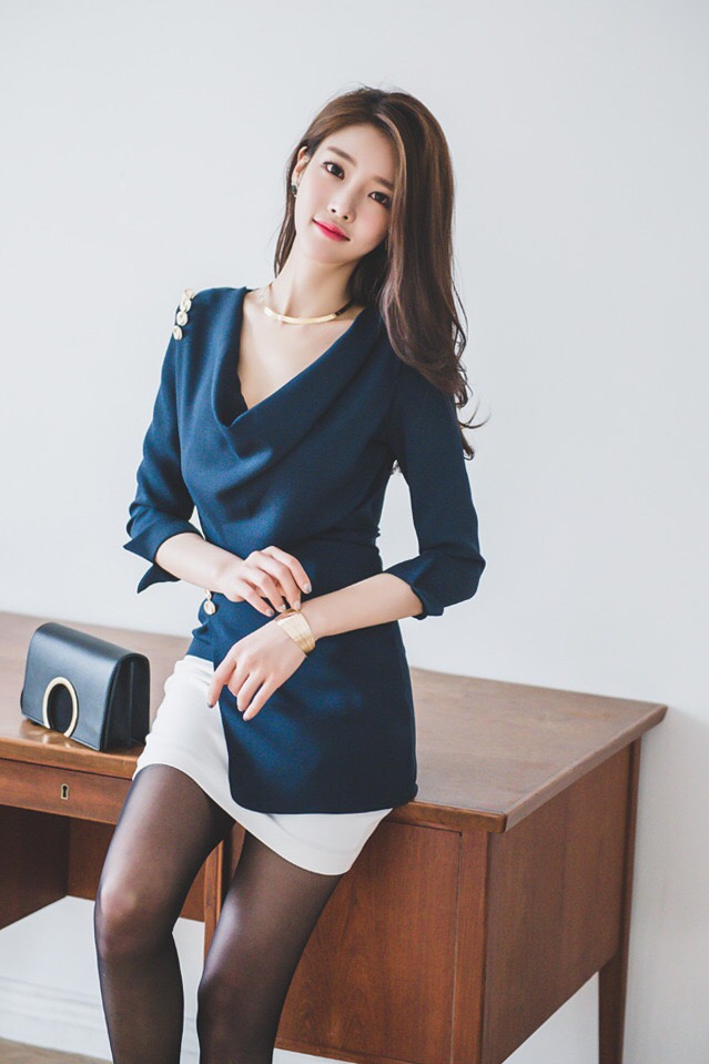 性感美女Celia碎花旗袍黑丝袜性感迷人写真图片