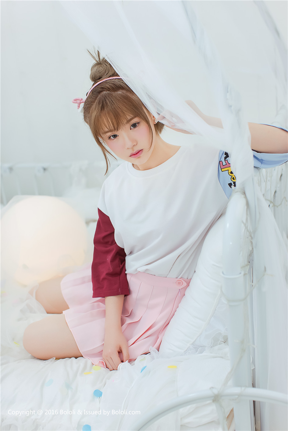 美少女泳池中变身巡音露卡图片