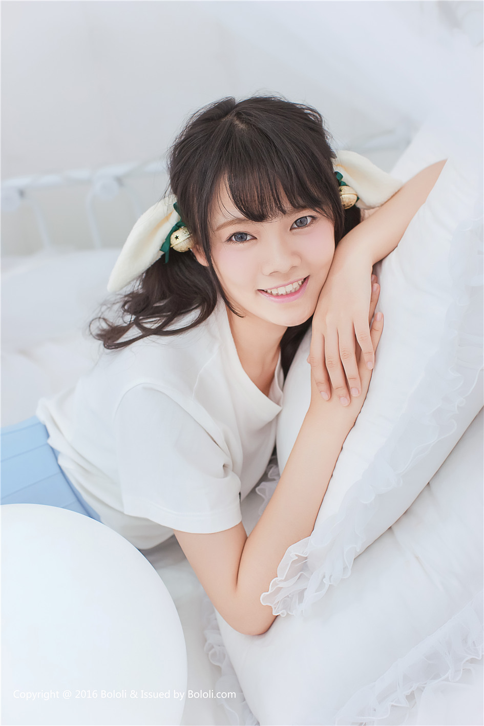 演员何花小清新写真  学生妹清新装扮图片