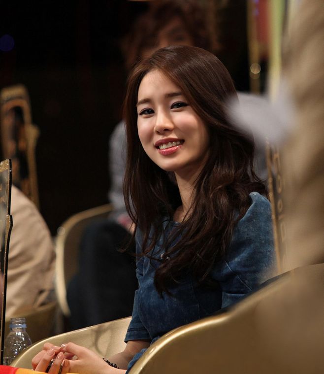 韩国京畿道城南女演员美女刘仁娜写真高清性感迷人写真图片