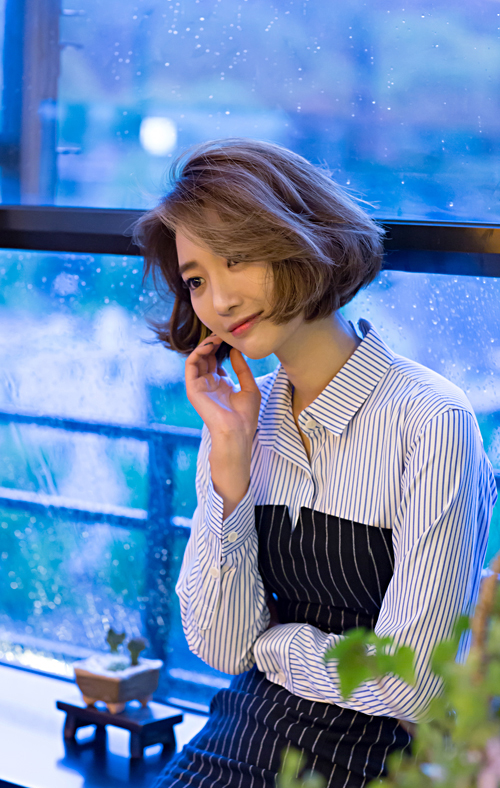 韩国首尔女演员模特高俊熙写真床上诱惑图片