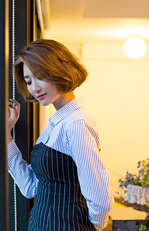 韩国首尔女演员模特高俊熙写真床上诱惑图片