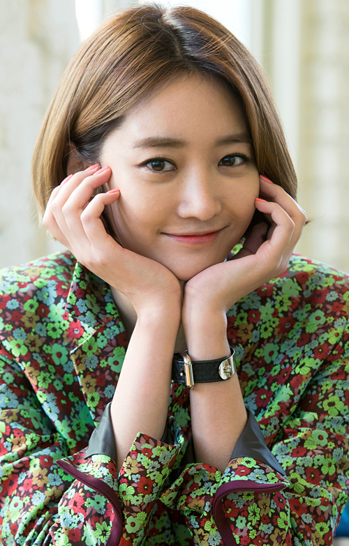 韩国首尔女演员模特高俊熙写真床上诱惑图片