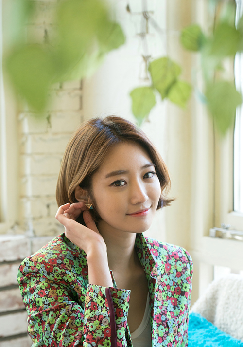 韩国首尔女演员模特高俊熙写真床上诱惑图片