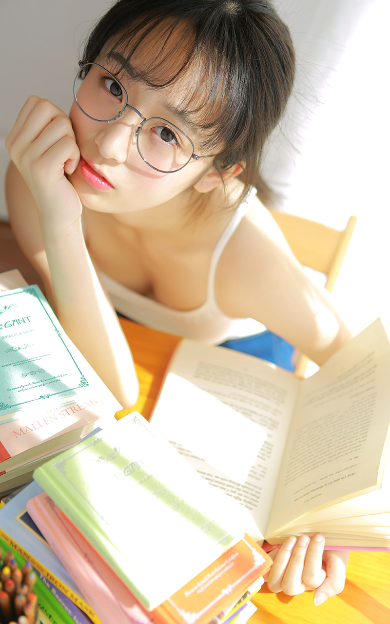 文艺清新美少女俏皮可爱私房写真图片
