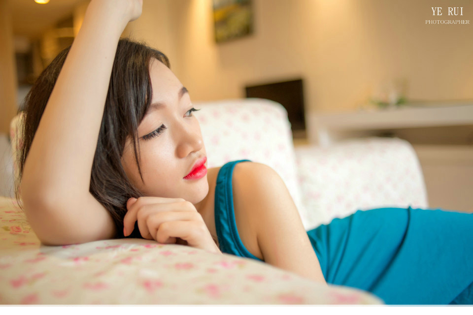 极品美女馨雅Adela性感睡裙写真图图片