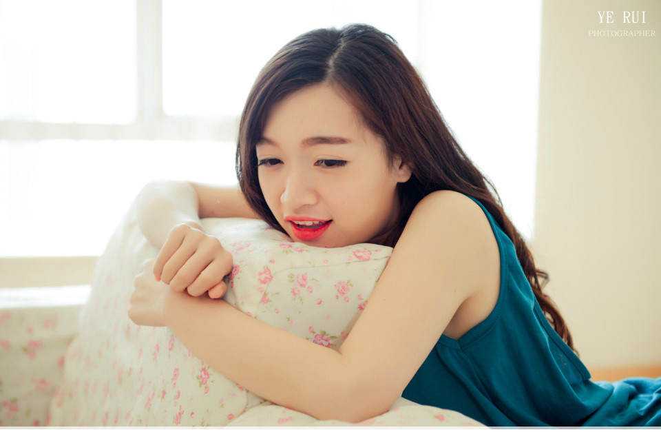 极品美女馨雅Adela性感睡裙写真图图片