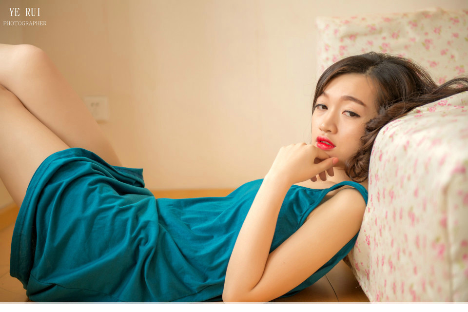 极品美女馨雅Adela性感睡裙写真图图片