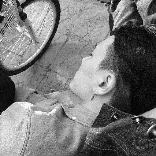 情侣头像：风一样的男子和女子图片图片