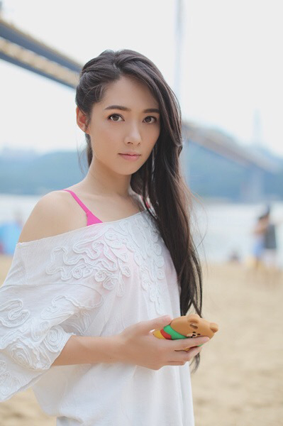郭碧婷亮相巴黎时装周图片 东方气质受追捧图片